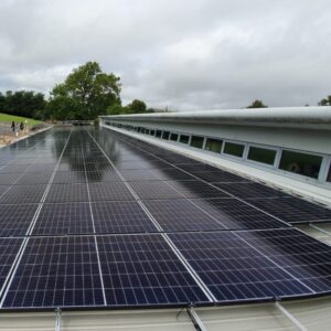 Bresco Energy Finca Avicola con paneles solares